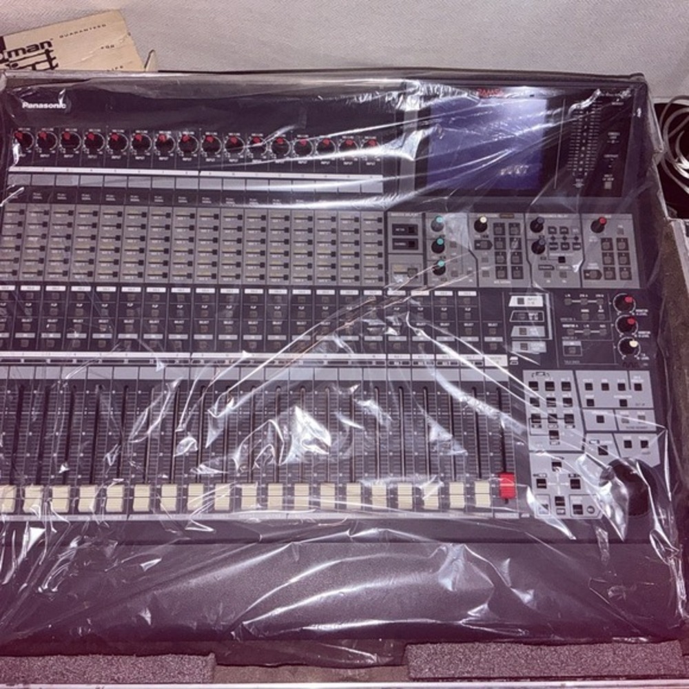 Panasonic Ramsa Wr-da7‎ Digital Mixing Console New with flight case included